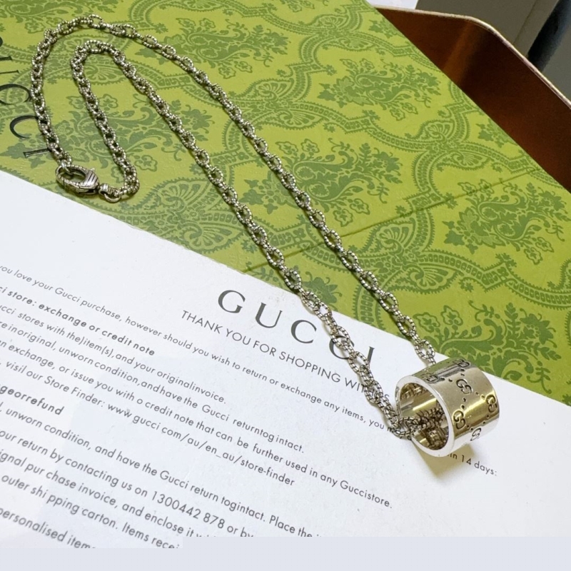 G*u*i necklaces